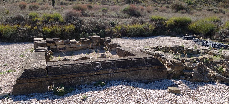 santa-criz-de-eslava-necropolis